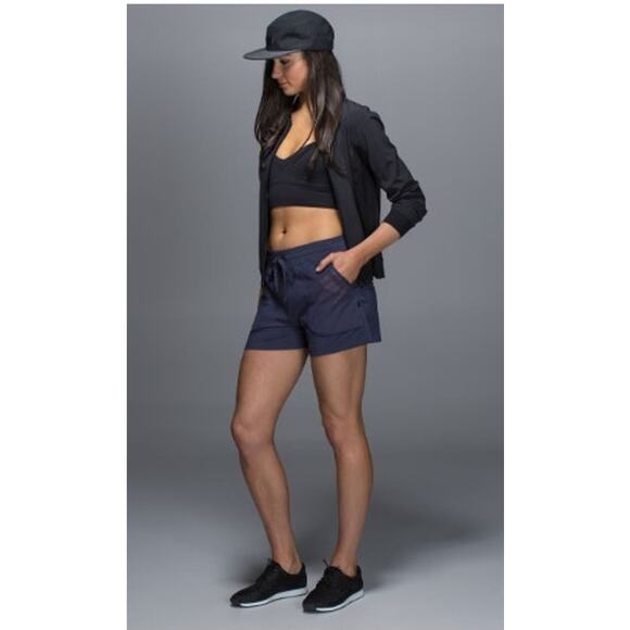 Lululemon Noir Short Cadet Blue Mesh‎ Pocket Shorts Dark Blue Purple Size 4 - Picture 1 of 12